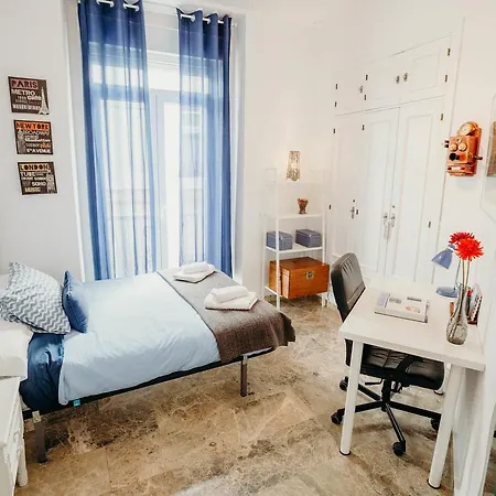 Cinema Apartment *